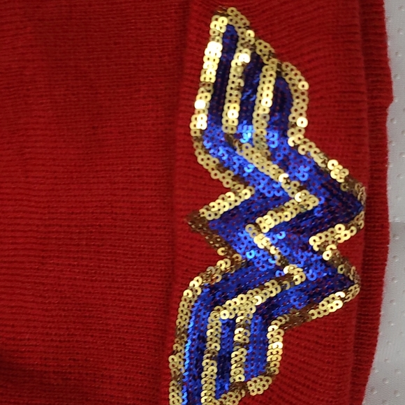 DC WONDERWOMAN BEANIE - Picture 2 of 8